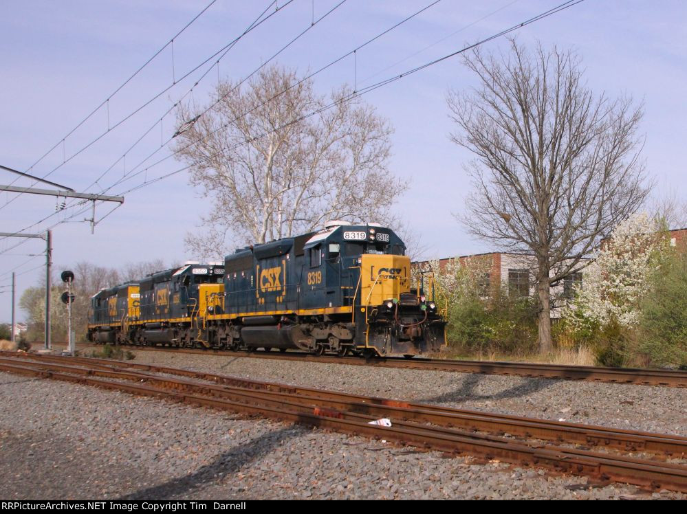 CSX 8319 leads lite U042 power